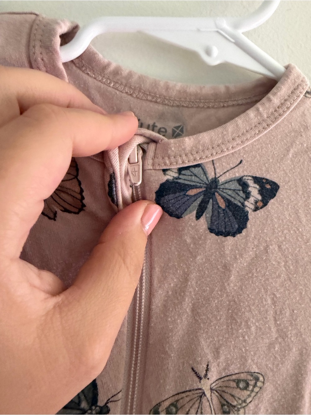 Kyte Baby Butterfly Bamboo Zipper Sleeper Pajamas 12-18M Pink Print Romper - Picture 6 of 6